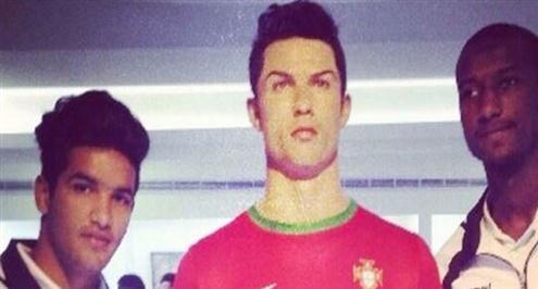 بالصور .. غزال وجمعة في زيارة لمتحف رونالدو قبل حفل الكرة الذهبية